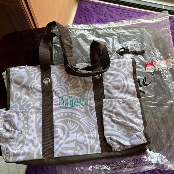 Thirty One “OnThe Go” Bag Medium NWT - Picture 2 of 10